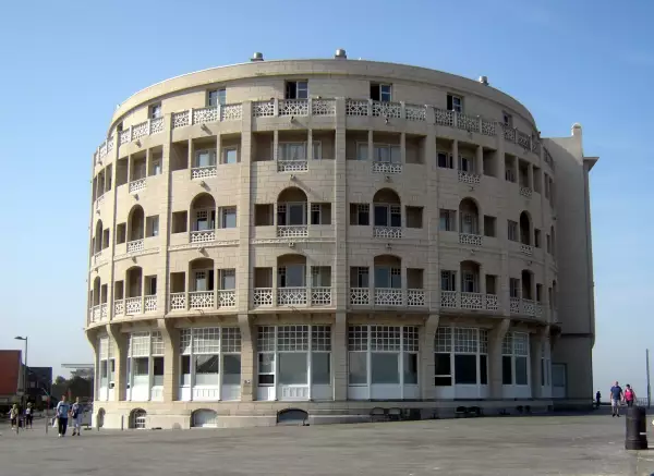 Exclusief appartement met 7 hotelkamers in het iconische Grand Hotel Bellevue – “De Rotonde” – Westende-Bad