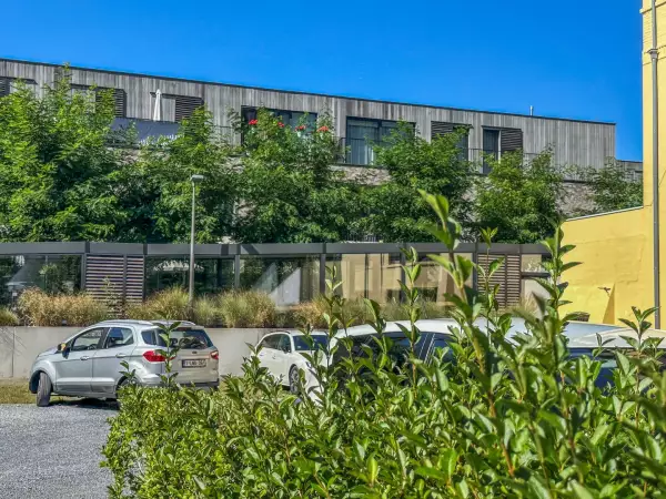 Ruime assistentiewoning in een groene oase van rust.