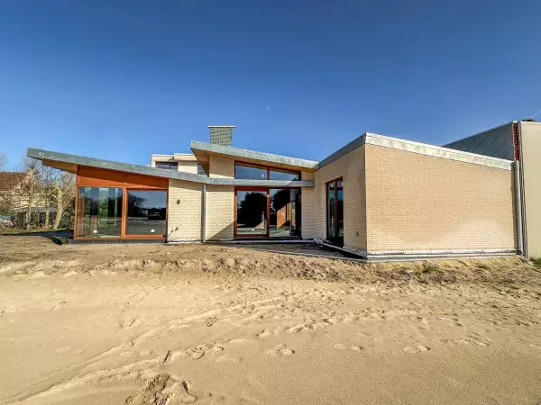 Uniek tuinpaviljoen grenzend aan de beschermde duinen.