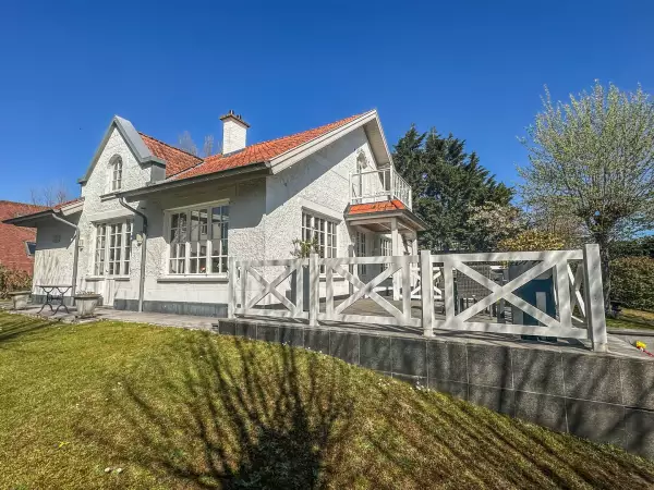 Uiterst rustig gelegen karaktervolle villa nabij Oostduinkerke-bad.
