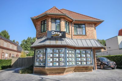 Het kantoor van Century 21 Lahousse in Oostduinkerke
